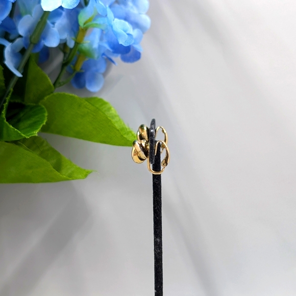 Simple Gold Plated Love Knot Design Vintage Clip On Earrings - Picture 3 of 4